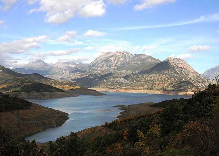 Τεχνητή λίμνη Μόρνου